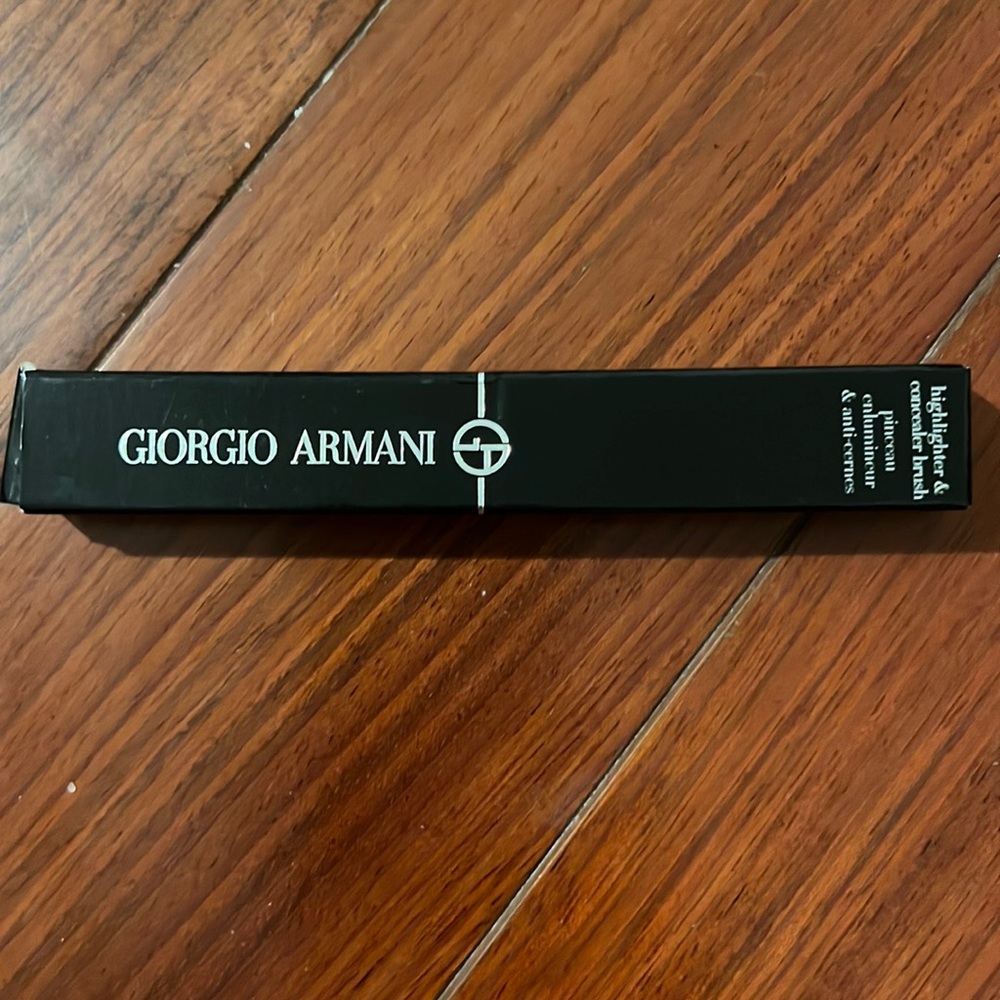 Giorgio Armani highlighter concealer brush